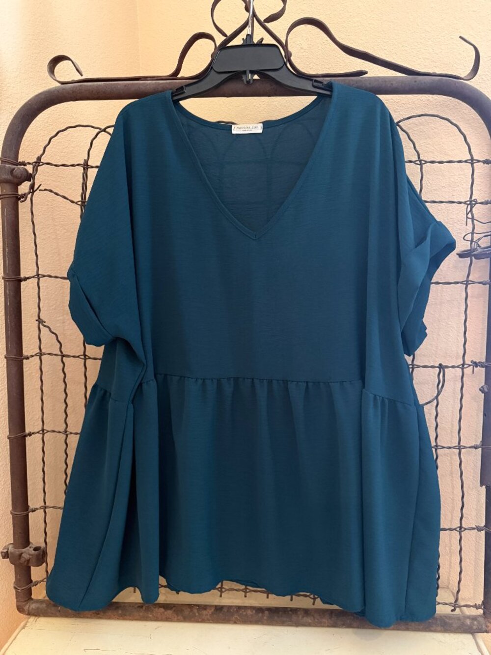 Chic Soul Wide Eyed Gaze top 2x Plus size Blouse
